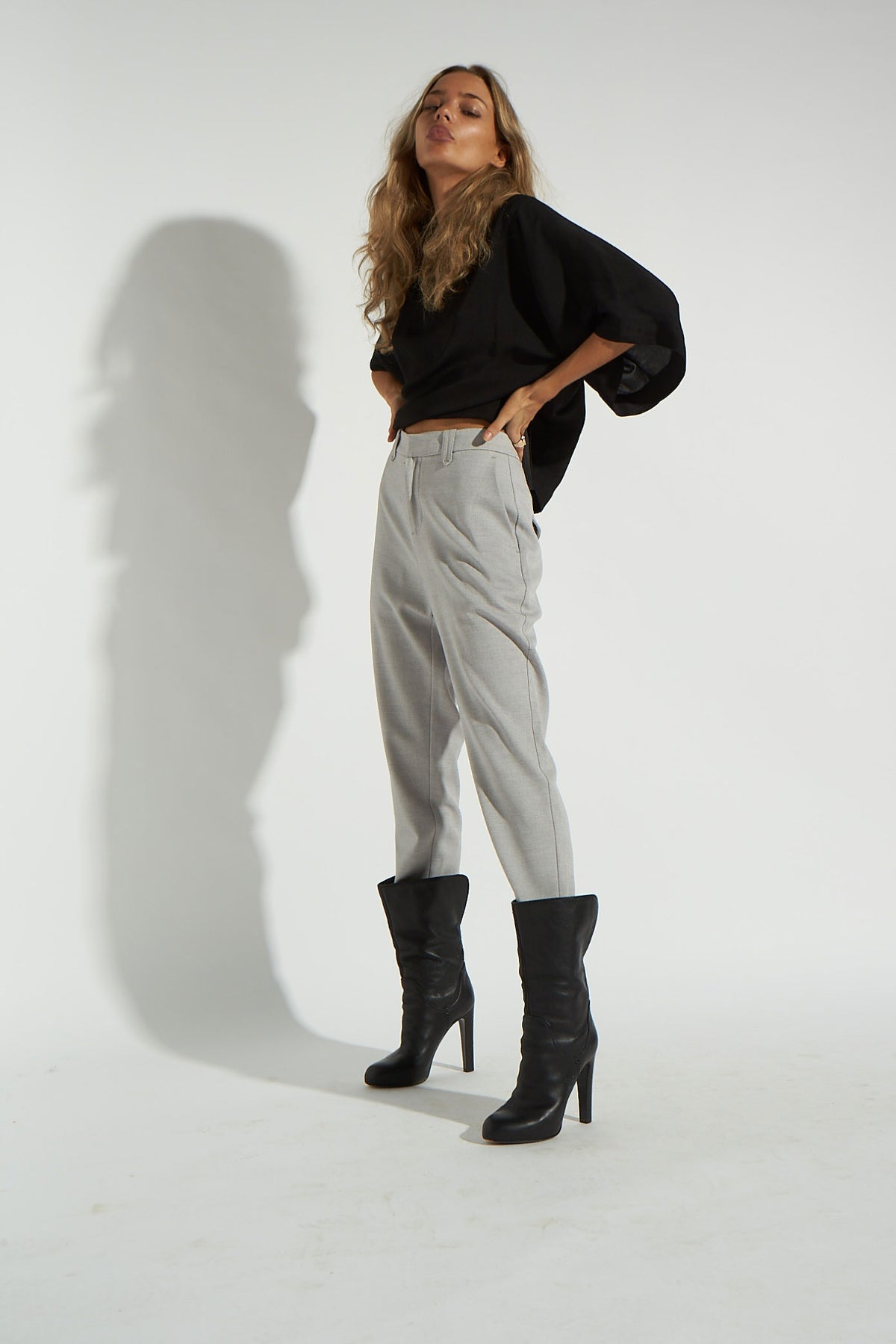 ESSENTIAL SLOUCHPANT LIGHT GREY