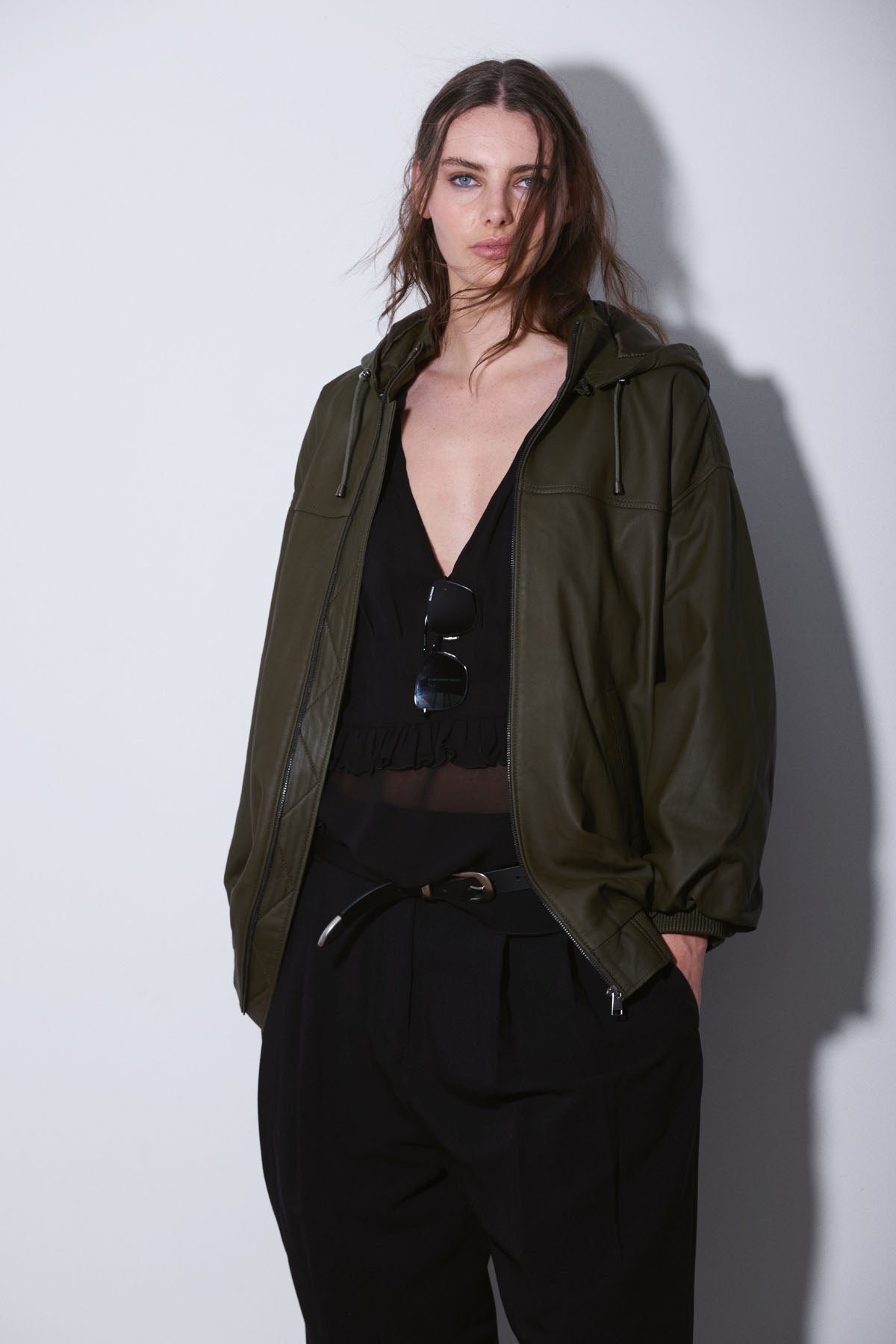 HOODED LEATHER BOMBER OLIVE