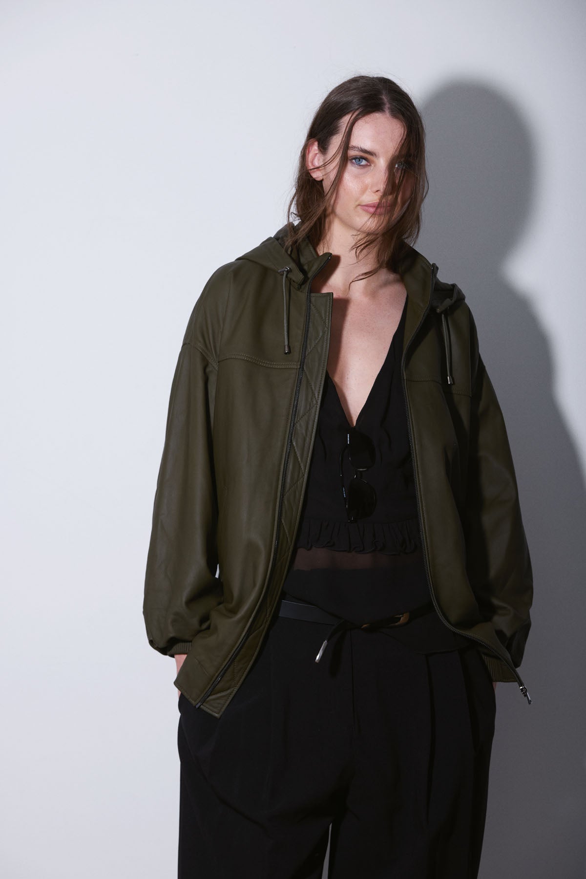HOODED LEATHER BOMBER OLIVE