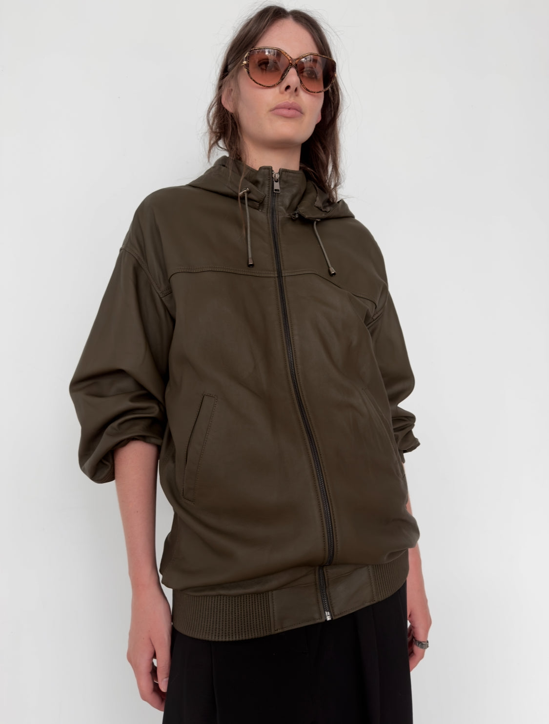 HOODED LEATHER BOMBER OLIVE