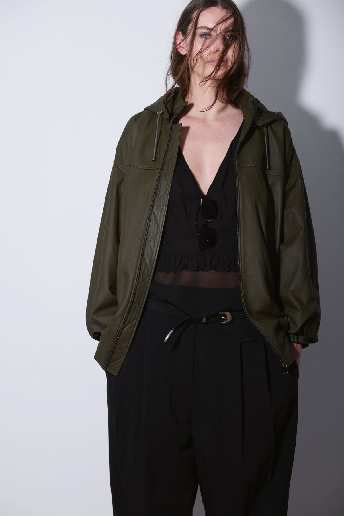 HOODED LEATHER BOMBER OLIVE