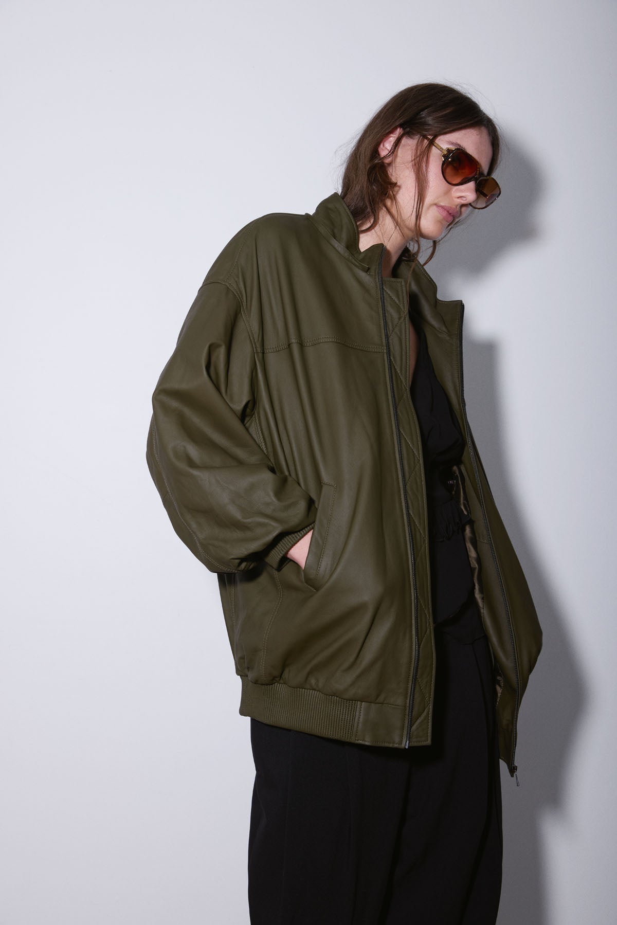 HOODED LEATHER BOMBER OLIVE
