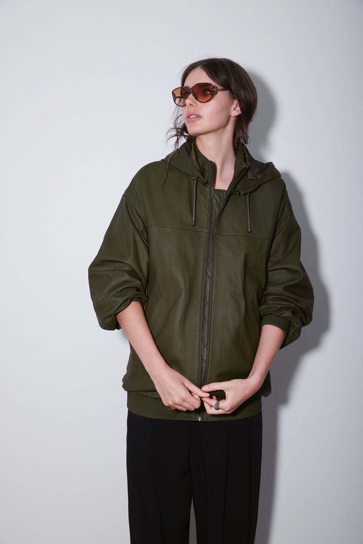 HOODED LEATHER BOMBER OLIVE