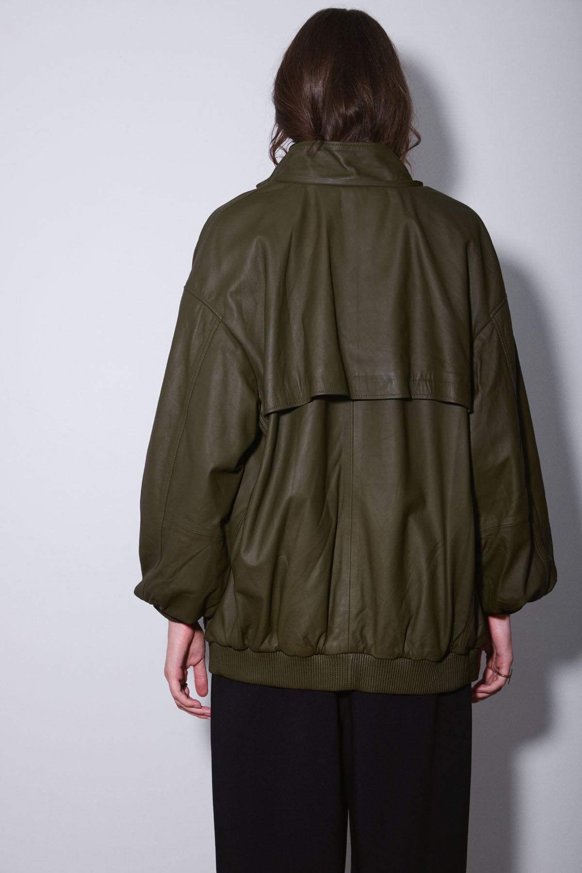 HOODED LEATHER BOMBER OLIVE