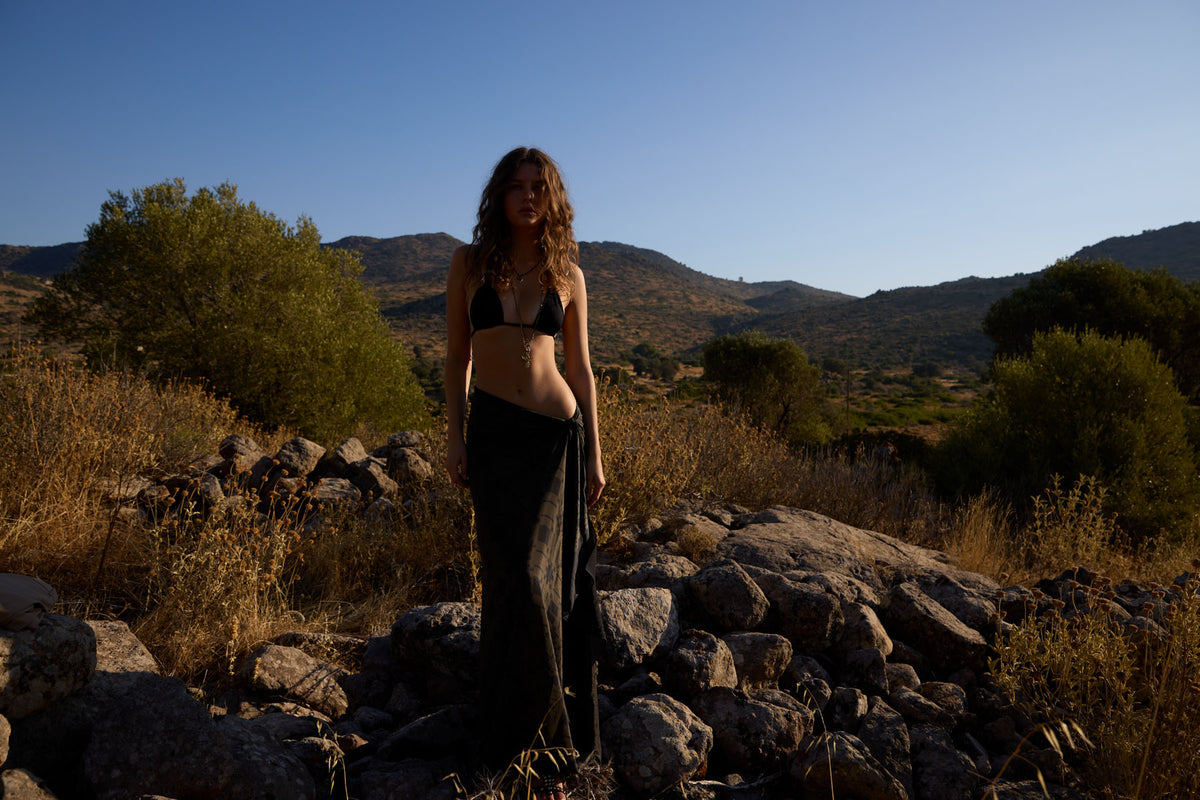 OLIVEWOOD/BLACK RESORT SILK SARONG /SCARF