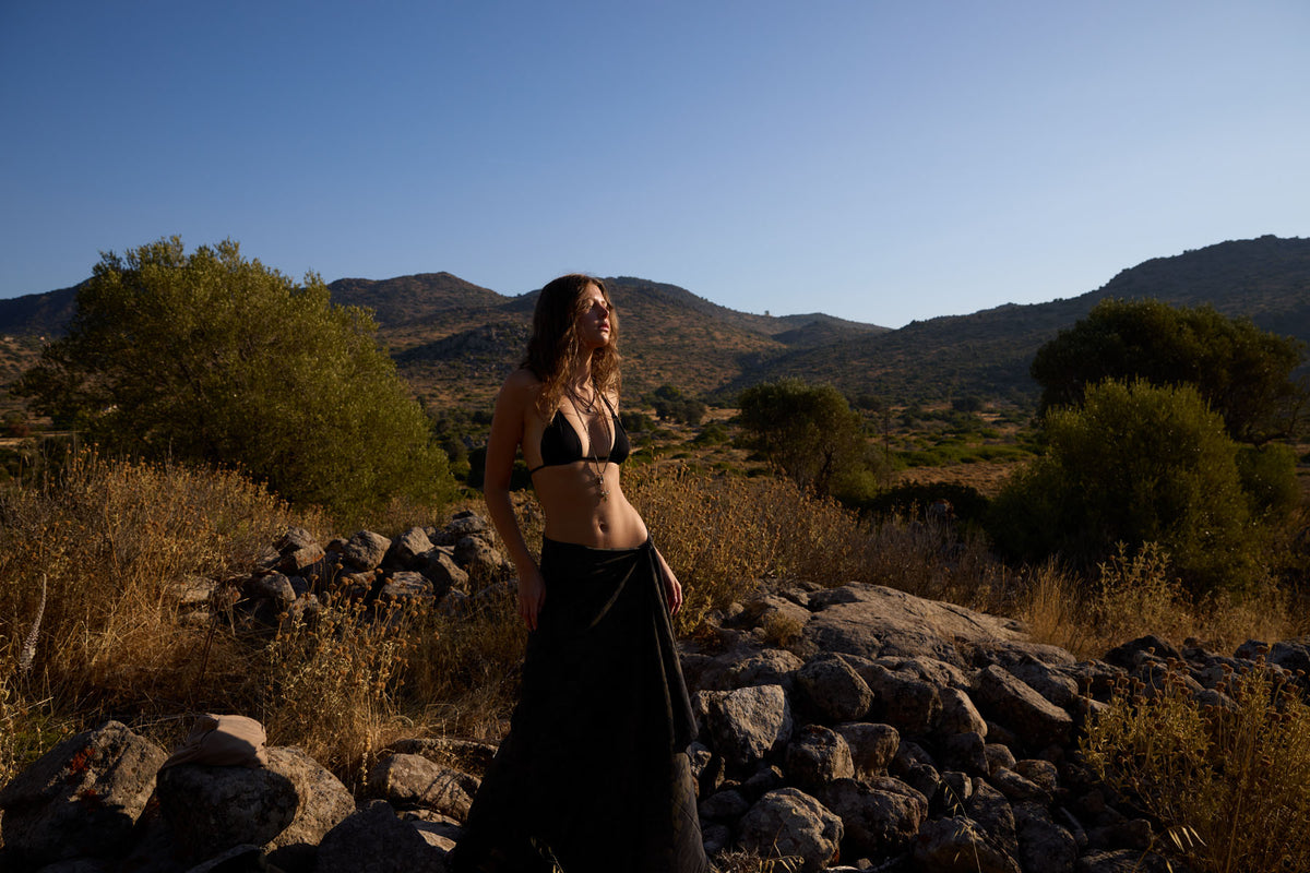 OLIVEWOOD/BLACK RESORT SILK SARONG /SCARF