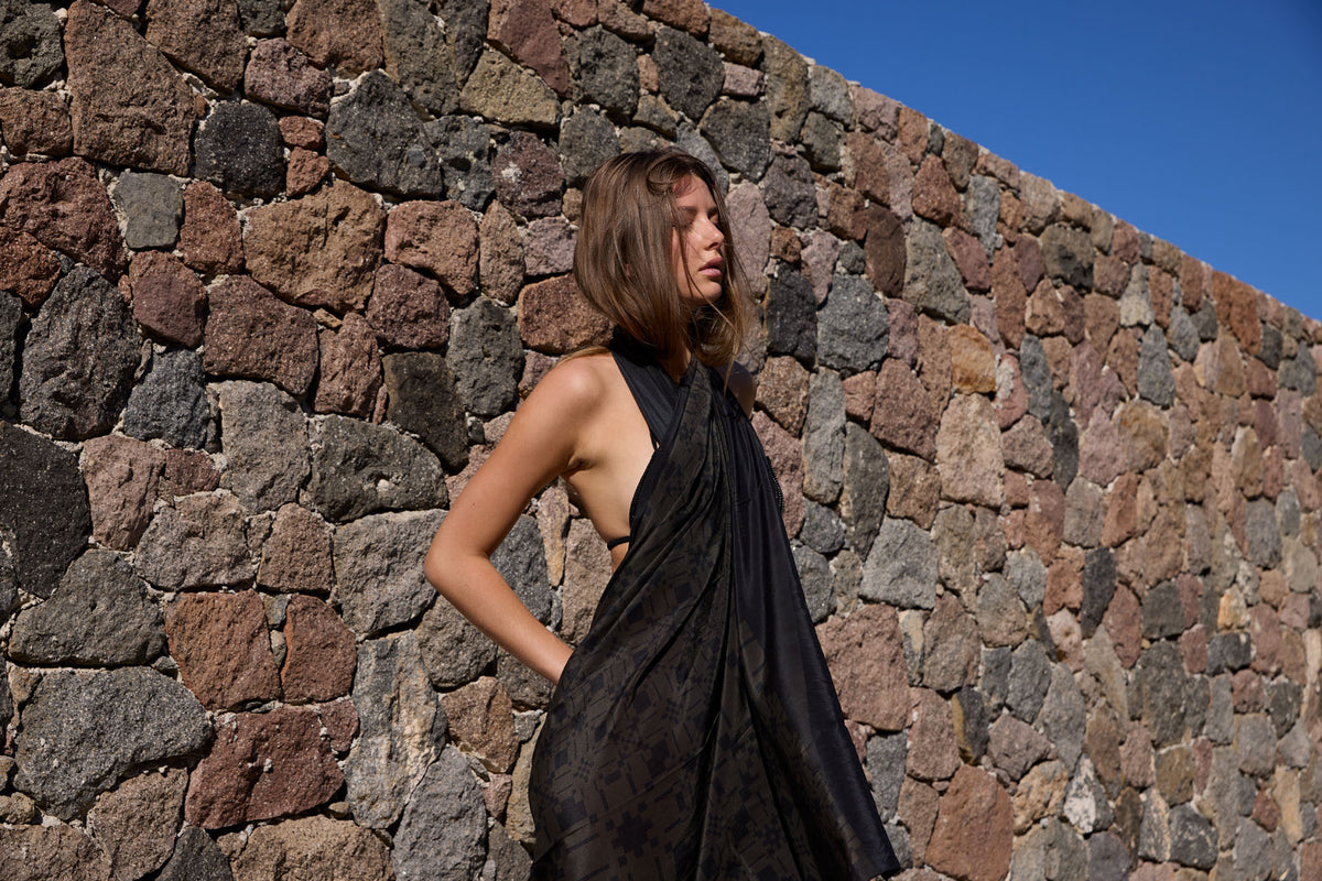 OLIVEWOOD/BLACK RESORT SILK SARONG /SCARF