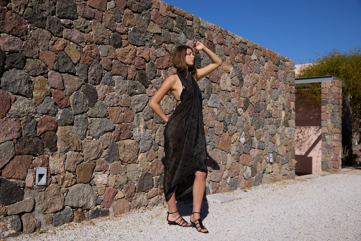 OLIVEWOOD/BLACK RESORT SILK SARONG /SCARF