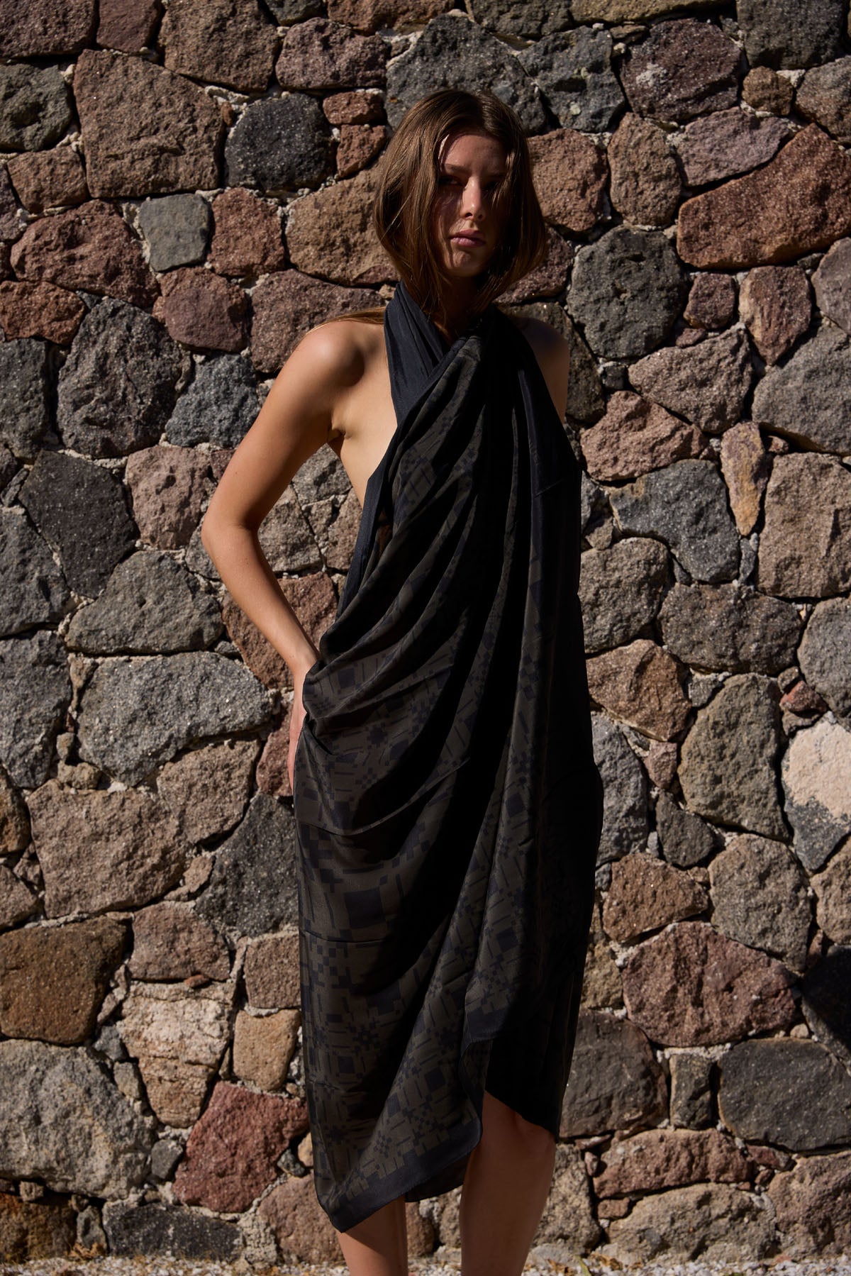 OLIVEWOOD/BLACK RESORT SILK SARONG /SCARF