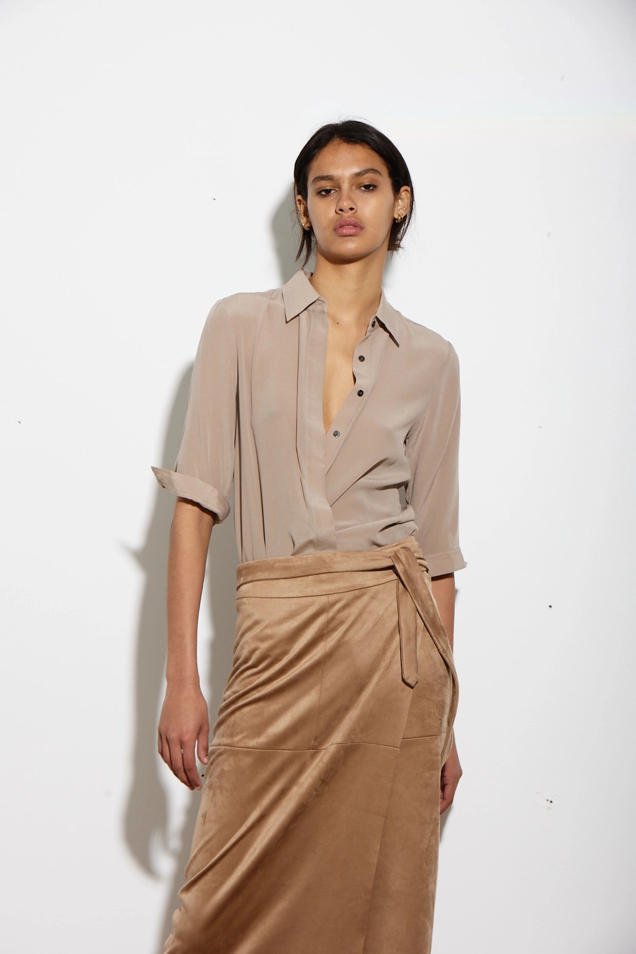 SILK SHIRT MOCHA-PEARL 3/4 SLEEVE (BEIGE) - KNUEFERMANN 