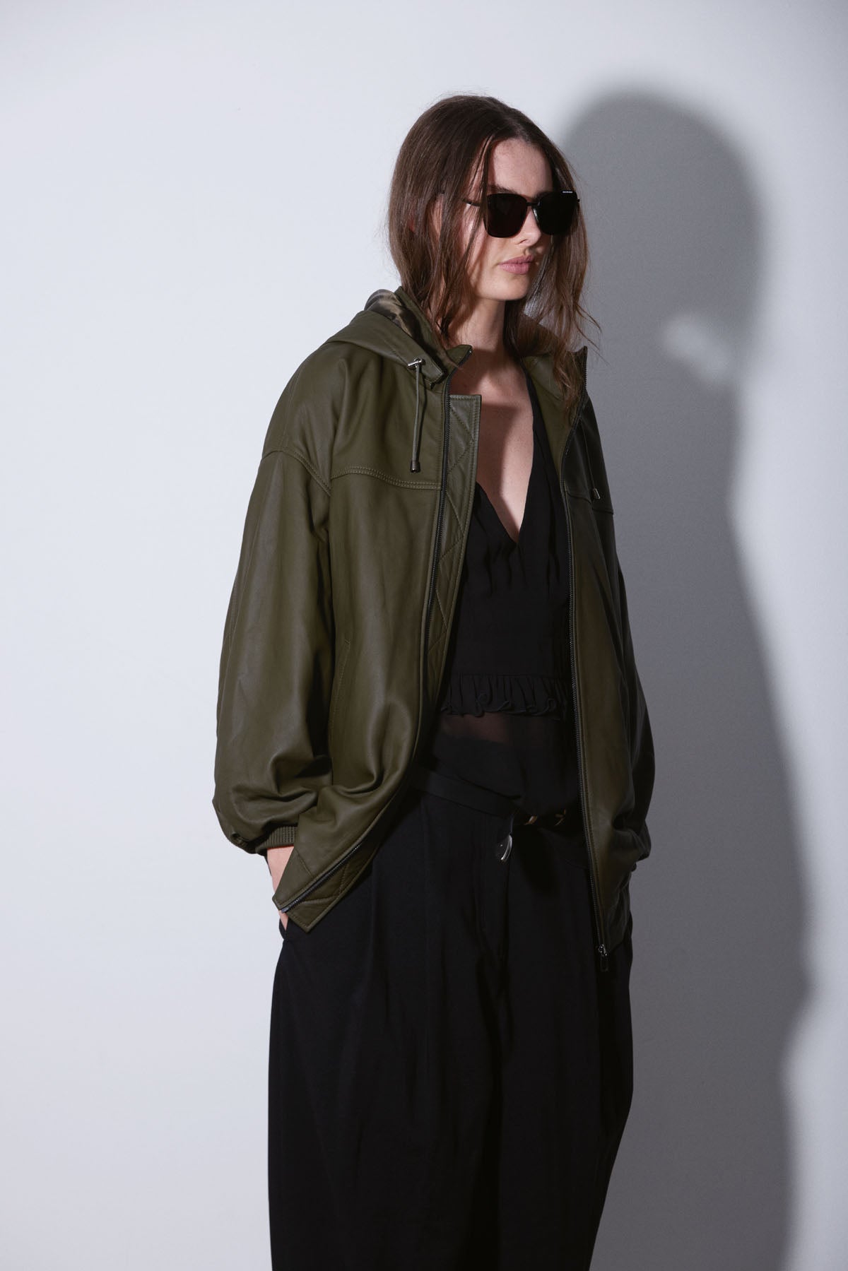 HOODED LEATHER BOMBER OLIVE