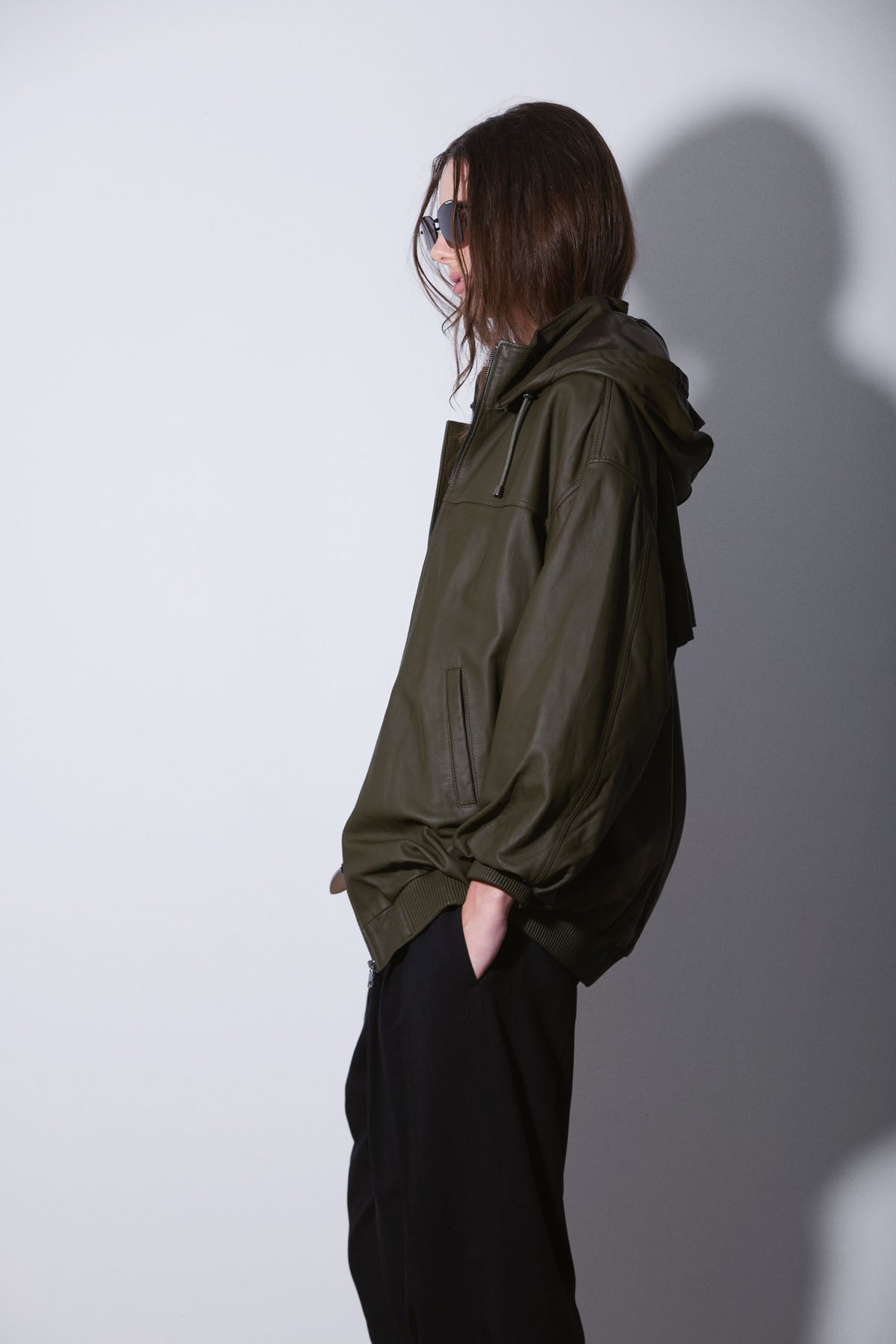 HOODED LEATHER BOMBER OLIVE