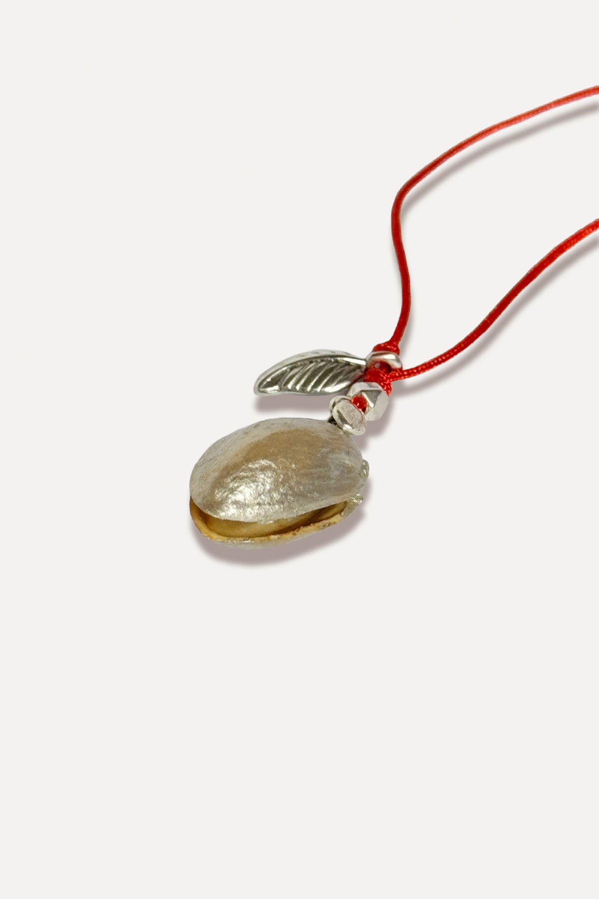 KISS THE FROG - SILVER PISTACHIO PENDANT