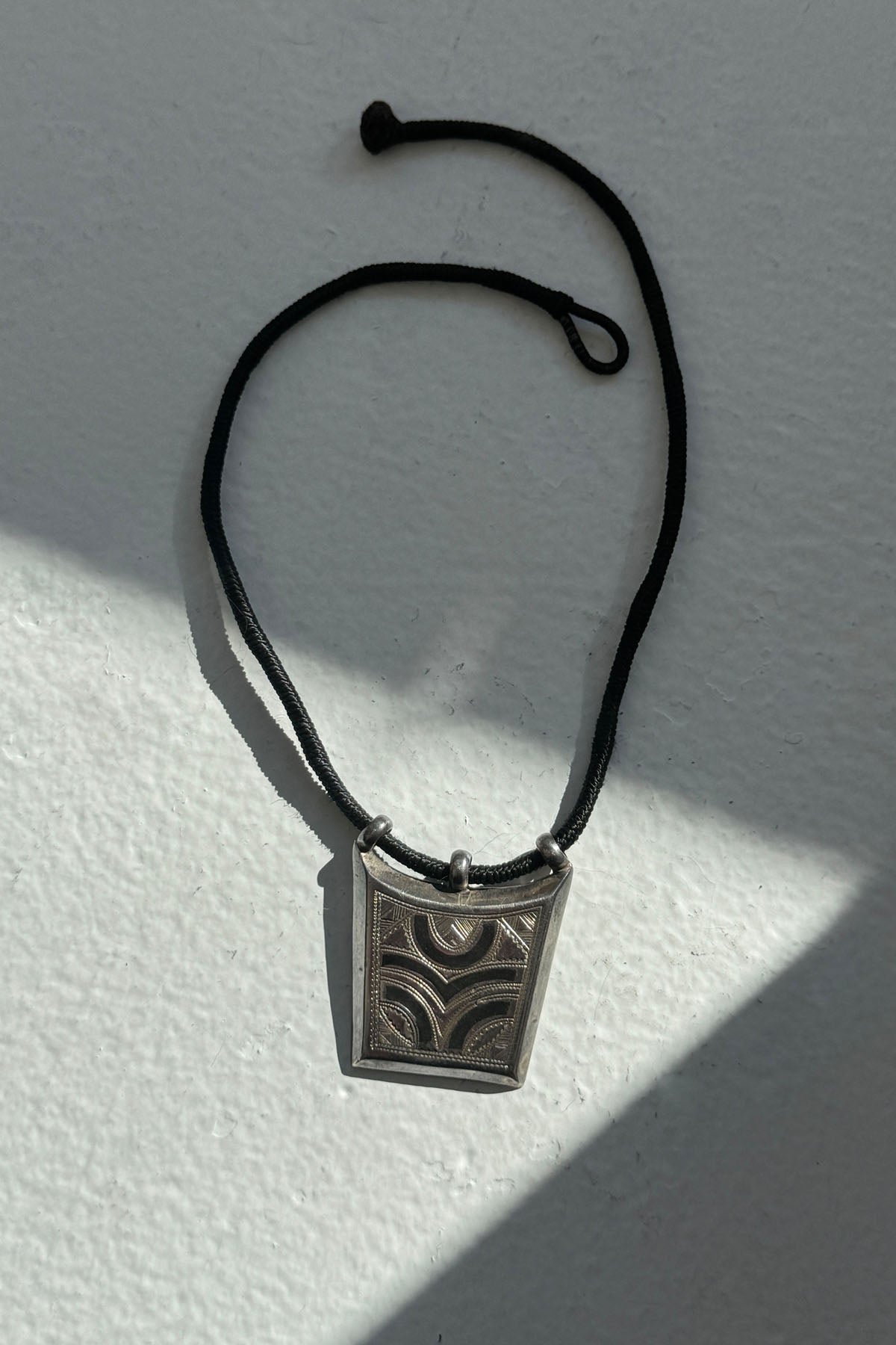 SILVER TRAPEZE NECKLACE
