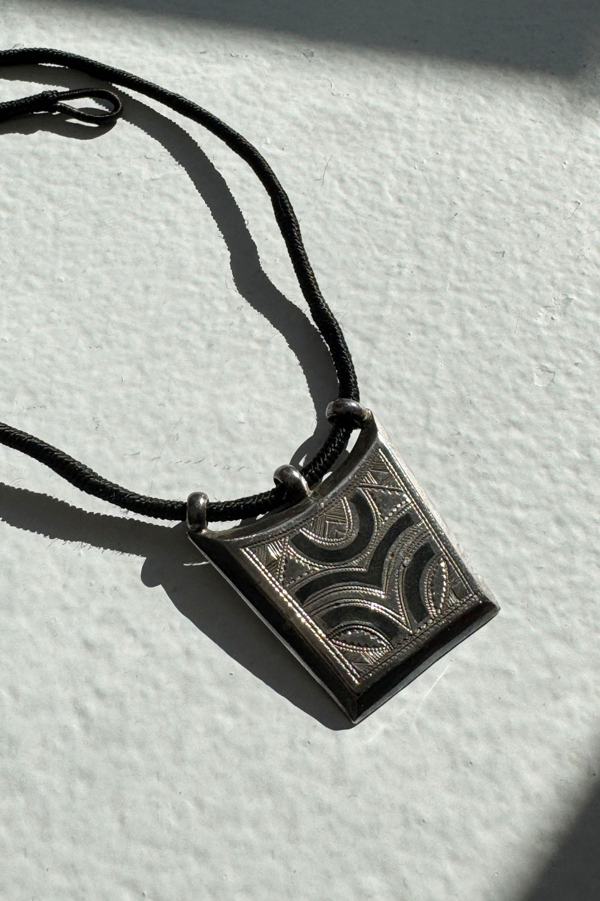 SILVER TRAPEZE NECKLACE