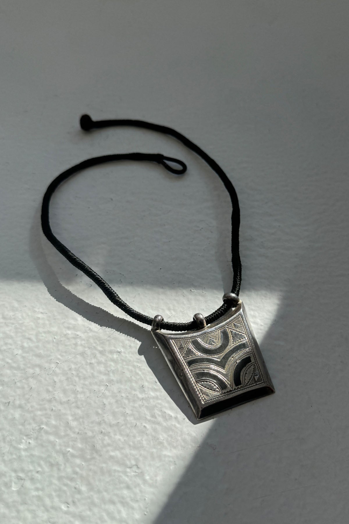 SILVER TRAPEZE NECKLACE