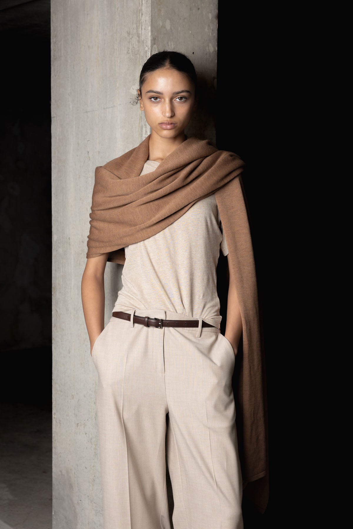OVERSIZED KNITTED WRAP - CARAMEL
