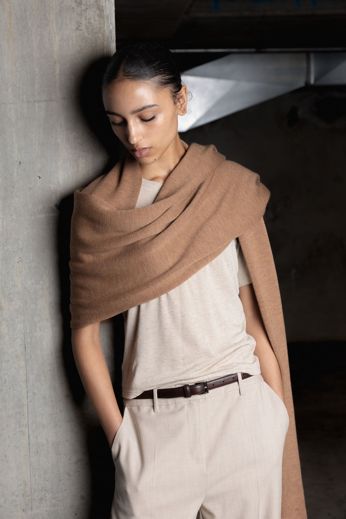 OVERSIZED KNITTED WRAP - CARAMEL