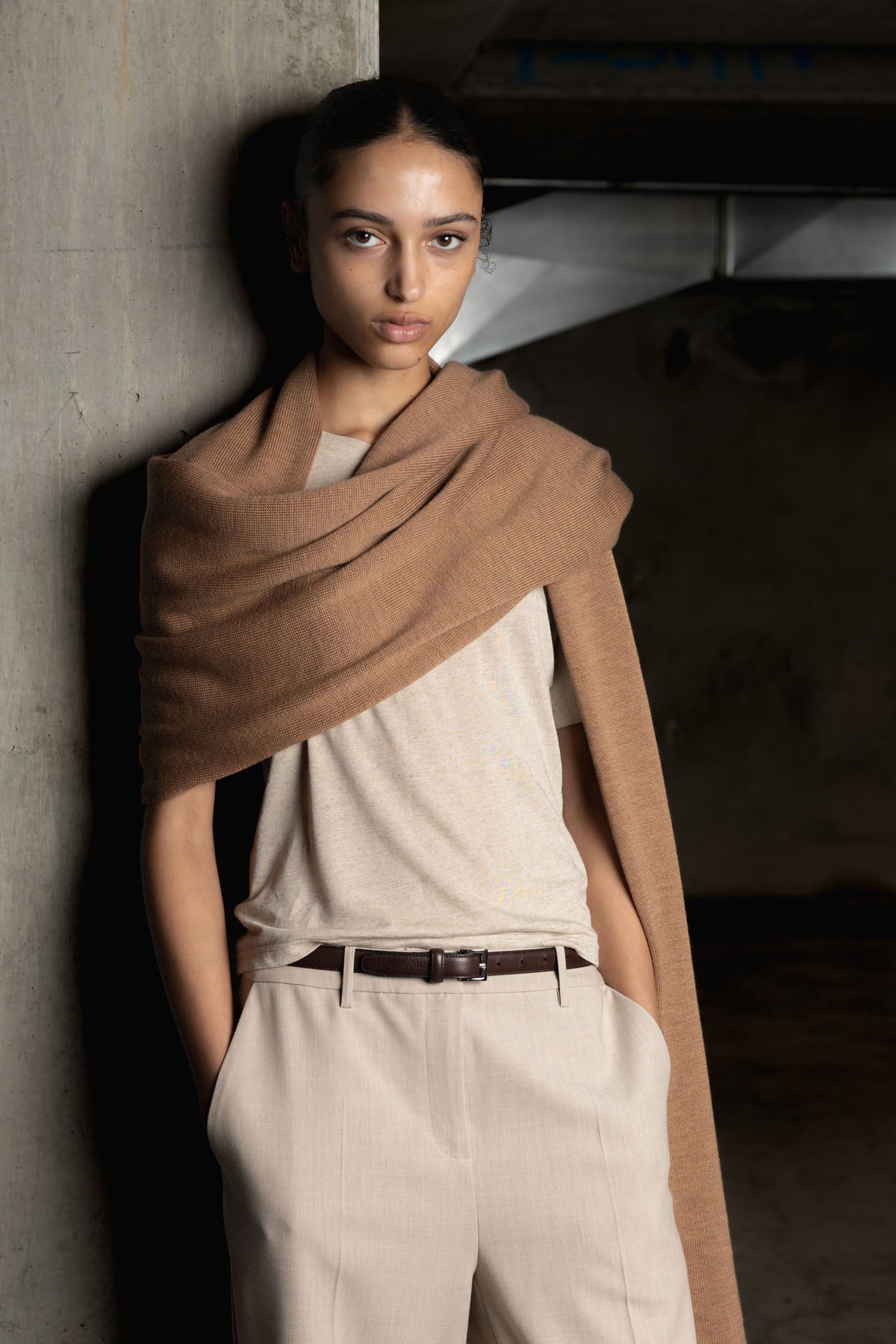 OVERSIZED KNITTED WRAP - CARAMEL