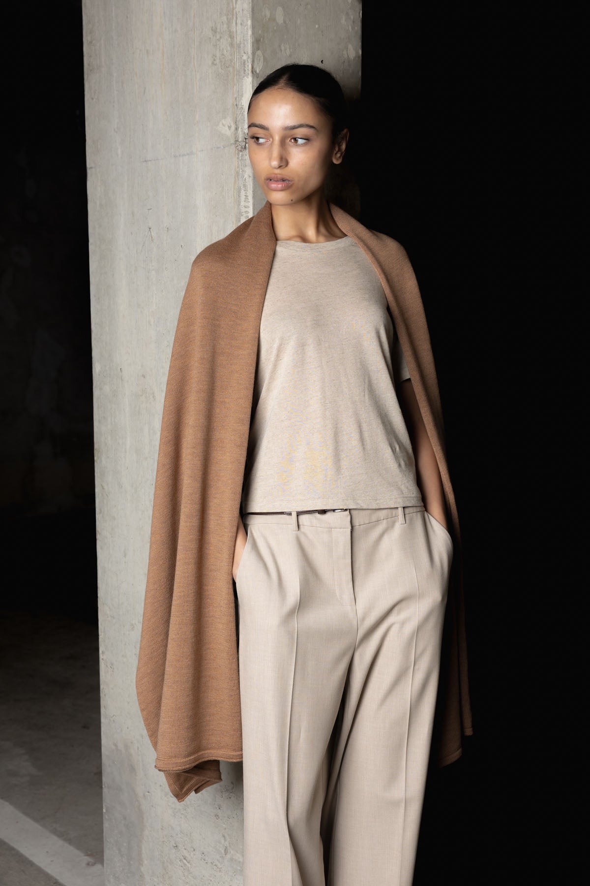 OVERSIZED KNITTED WRAP - CARAMEL