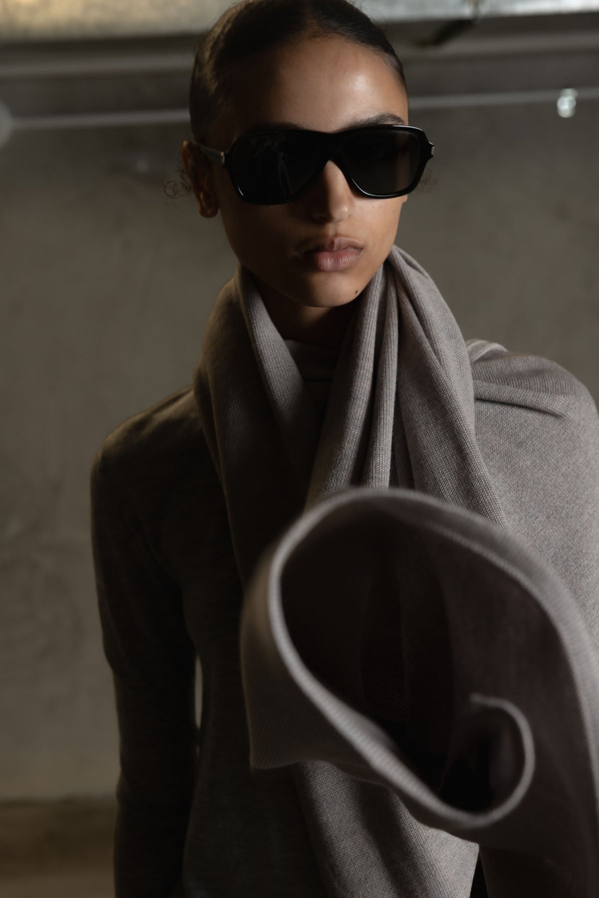 OVERSIZED KNITTED WRAP - DOVE