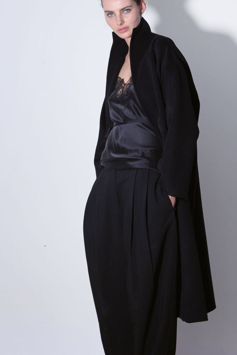 OVERSIZED WOOL CASHMERE COAT WITH ROPE FASTENING