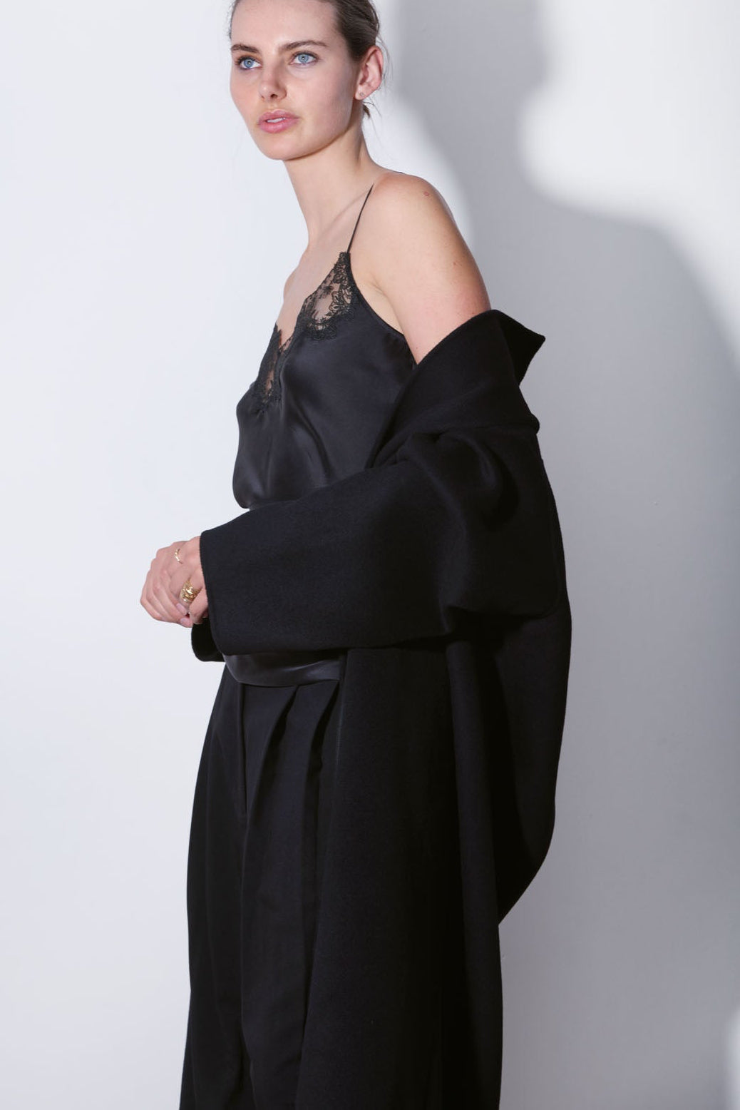 OVERSIZED WOOL CASHMERE COAT WITH ROPE FASTENING