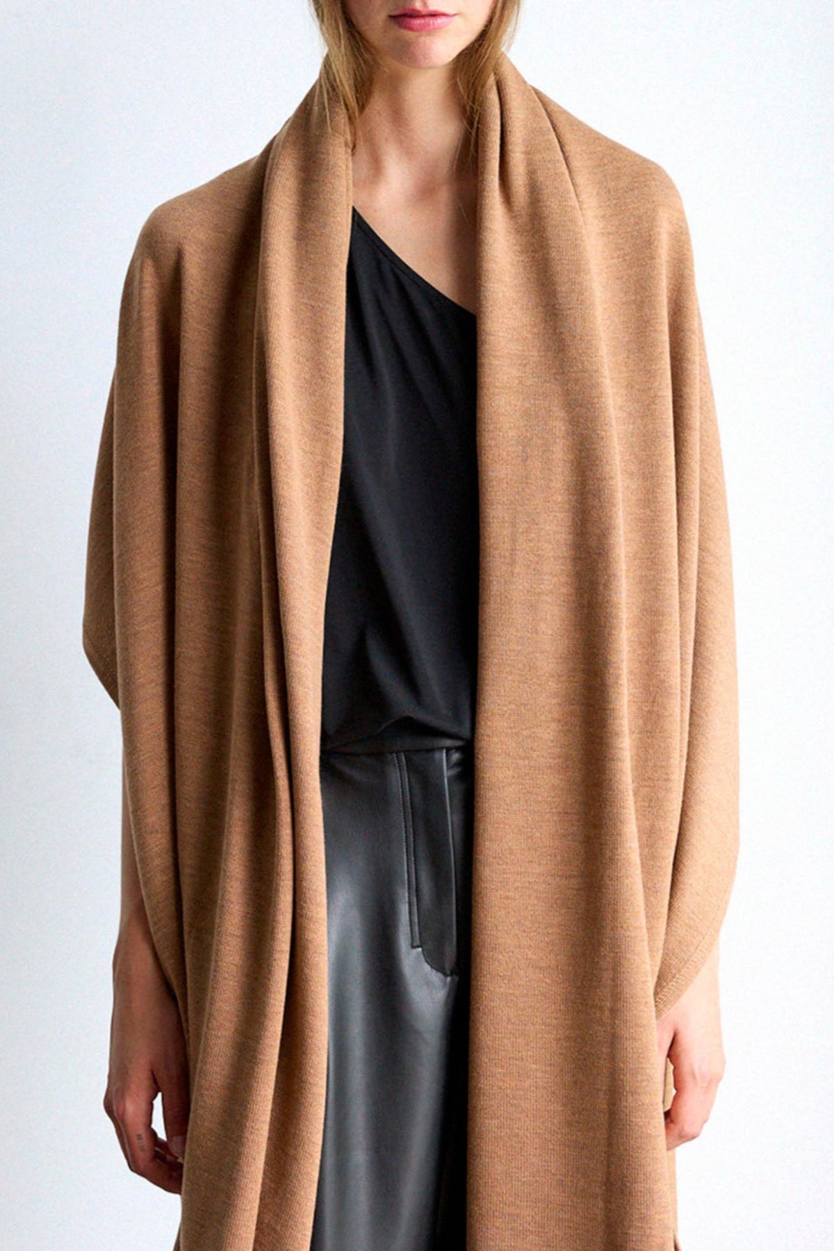 OVERSIZED KNITTED WRAP - CARAMEL