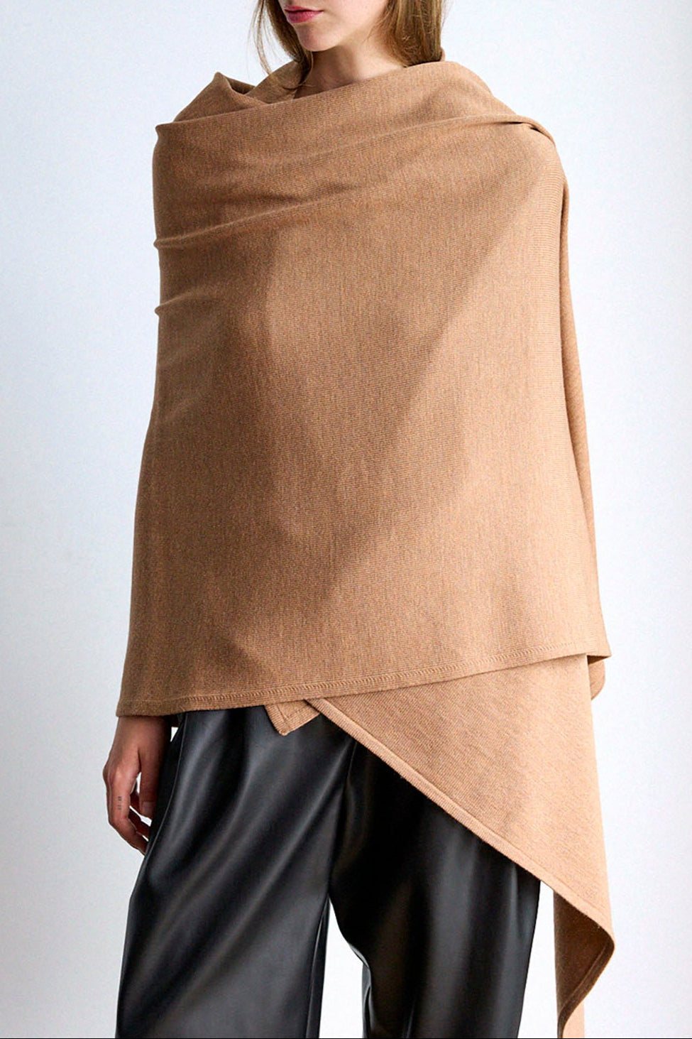 OVERSIZED KNITTED WRAP - CARAMEL