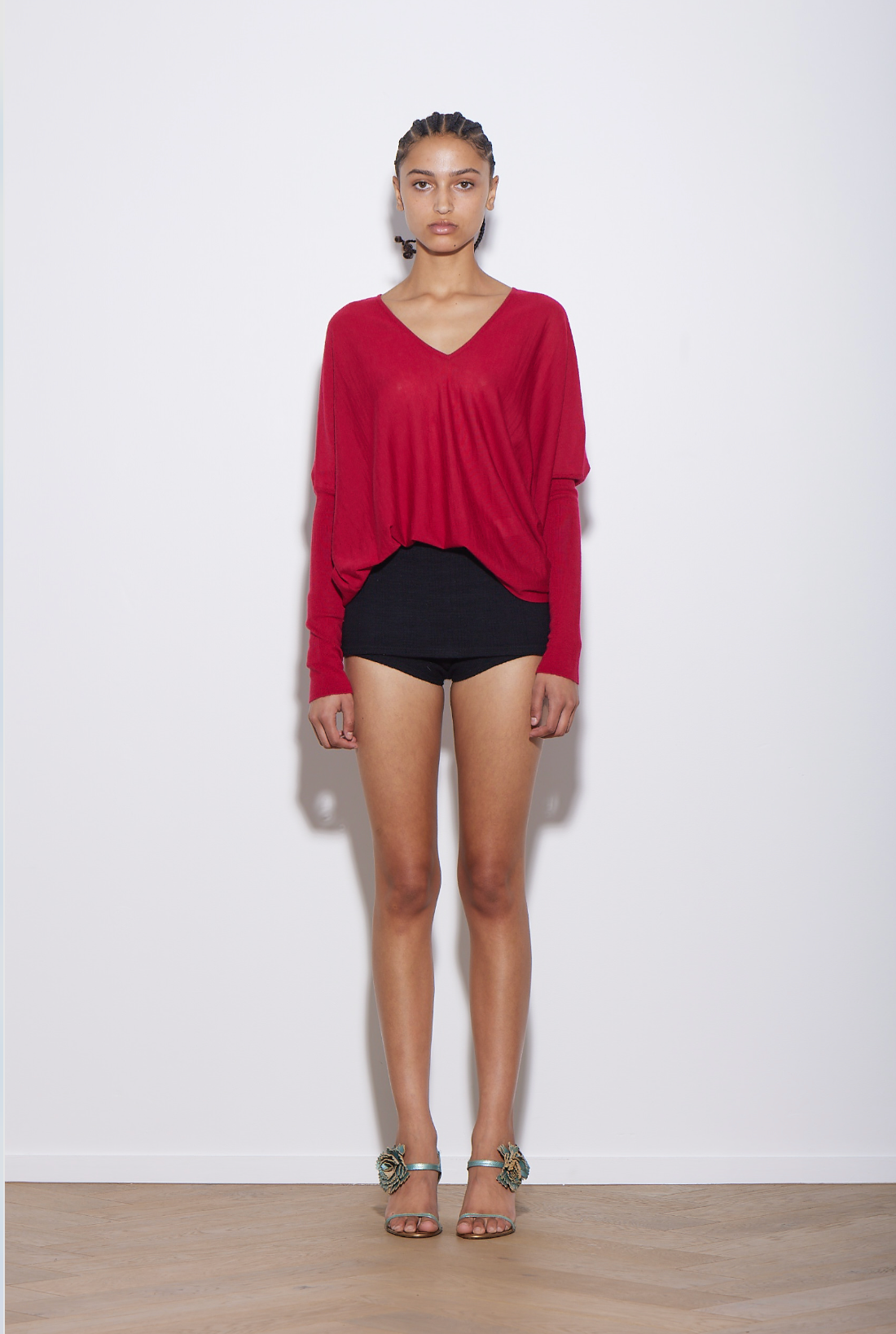 WEEKENDER V NECK SWEATER RED