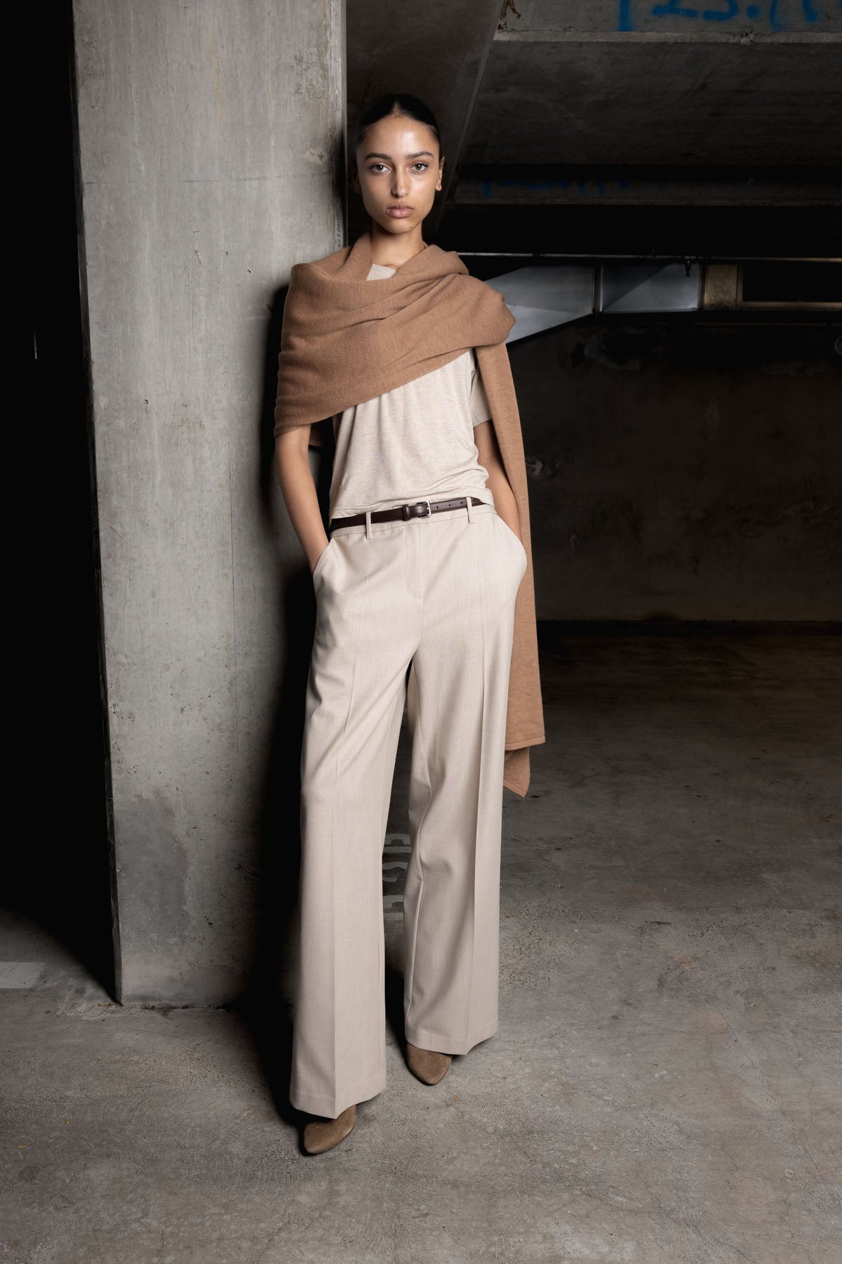 OVERSIZED KNITTED WRAP - CARAMEL