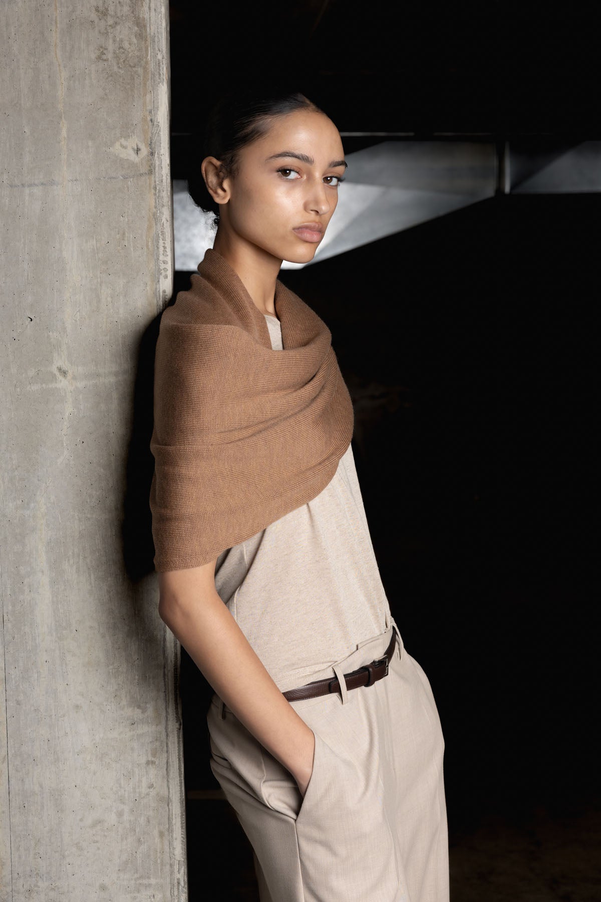 OVERSIZED KNITTED WRAP - CARAMEL