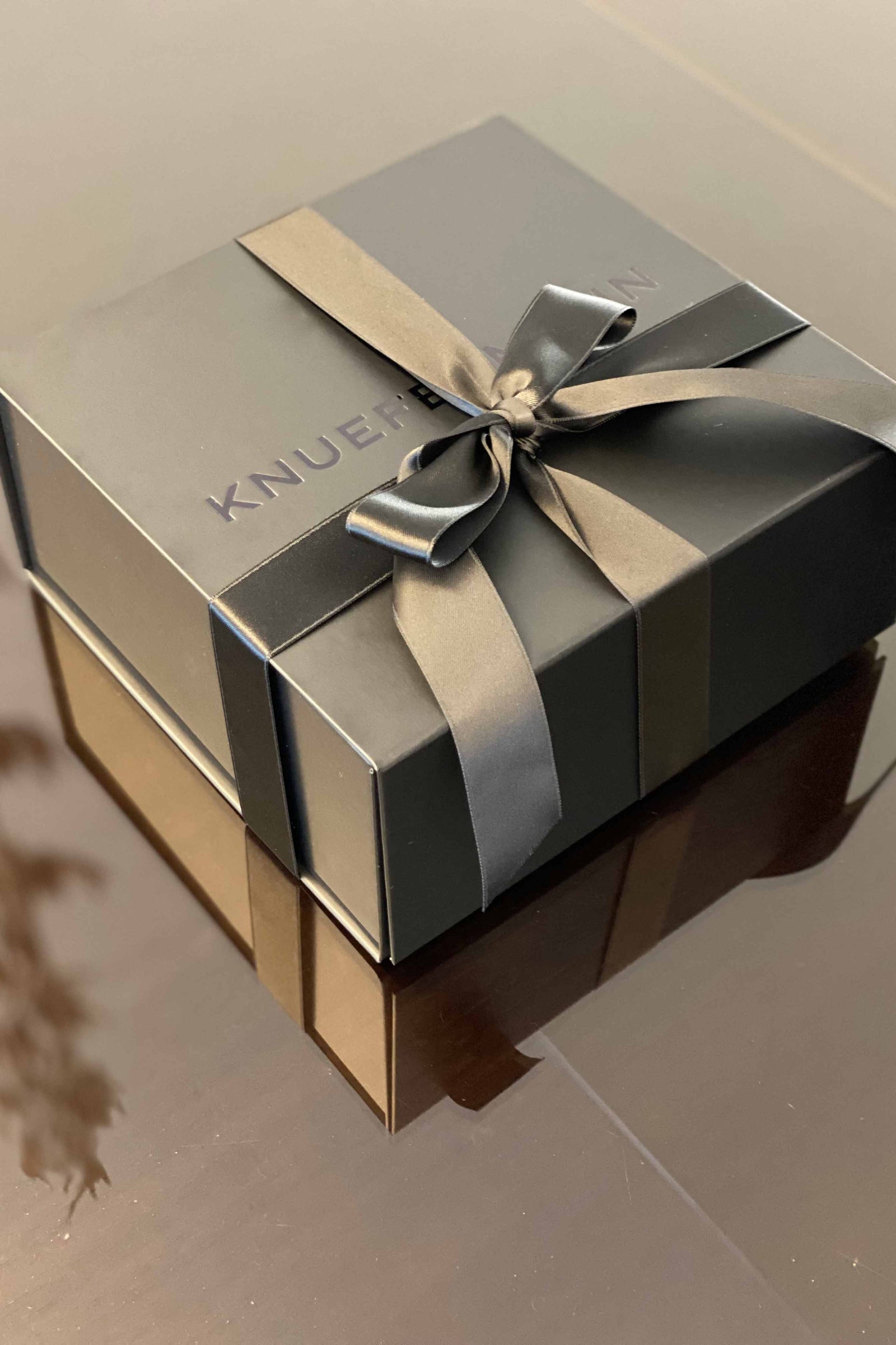 GIFT  WRAPPING - KNUEFERMANN 