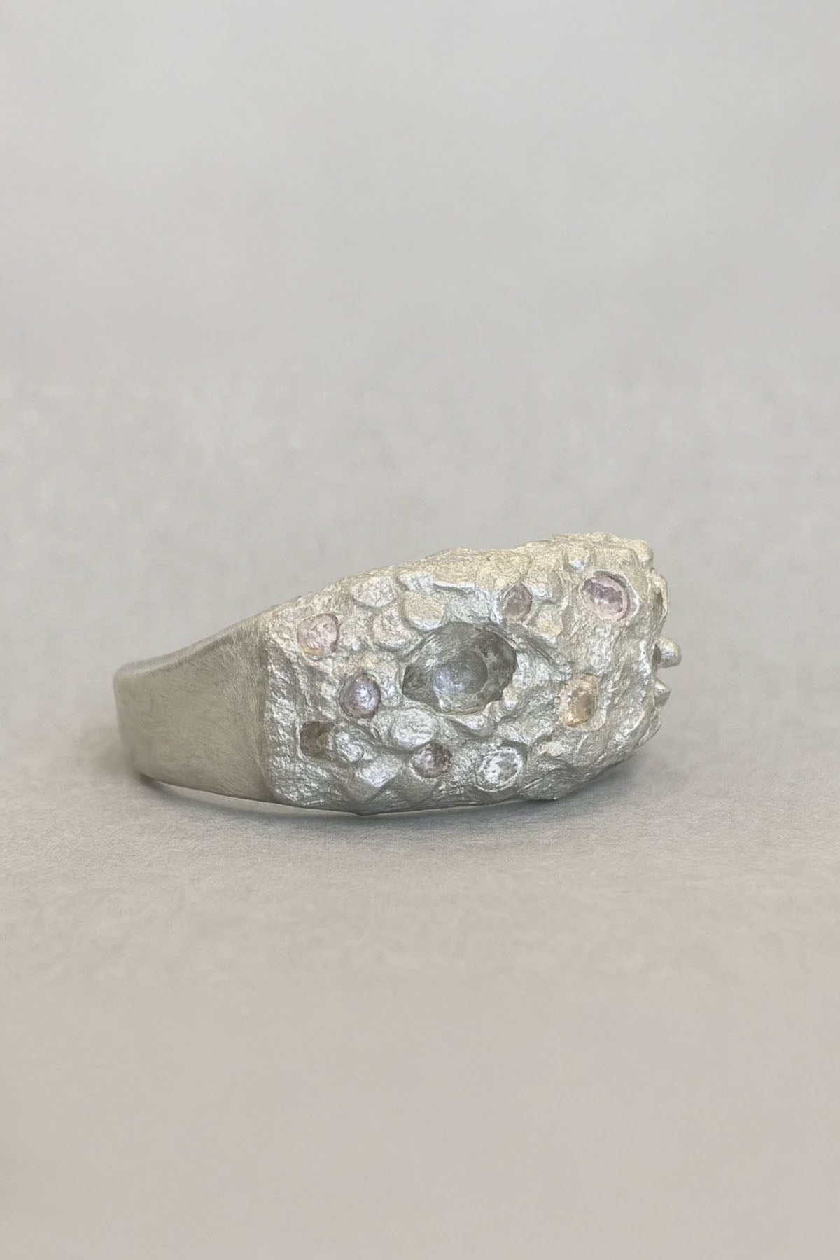 TONAL SOLID SILVER & LAB-GROWN SAPPHIRES RING